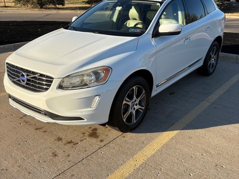 Used 2015 Volvo XC60 T5 w/ Proximity Package image 2