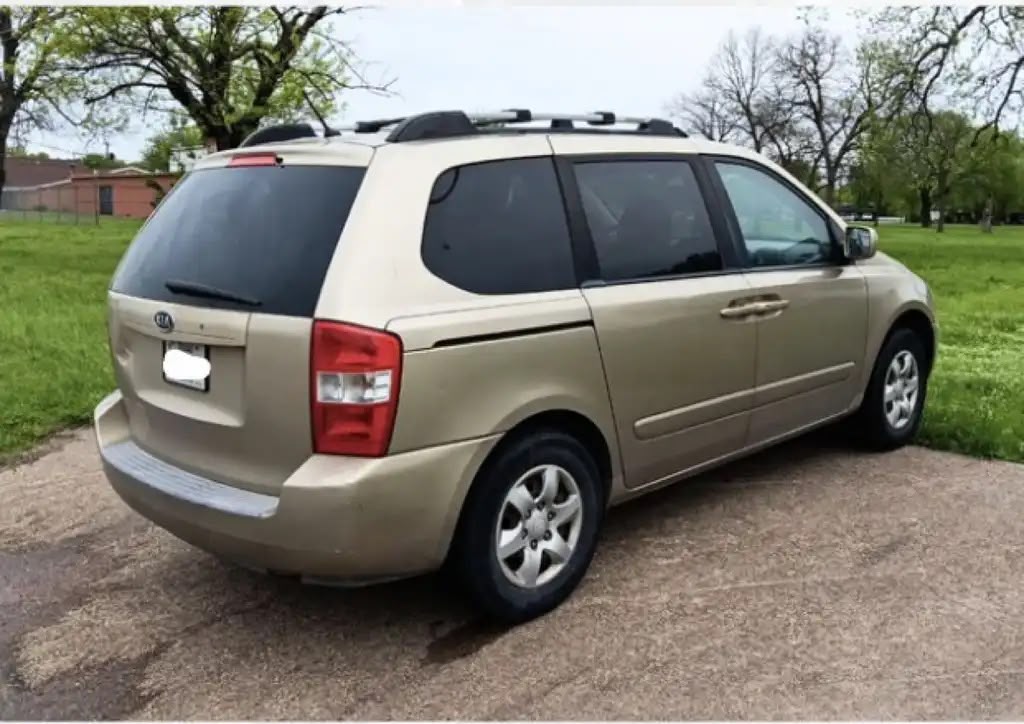 Used 2007 Kia Sedona w/ Convenience Pkg FWD image 6