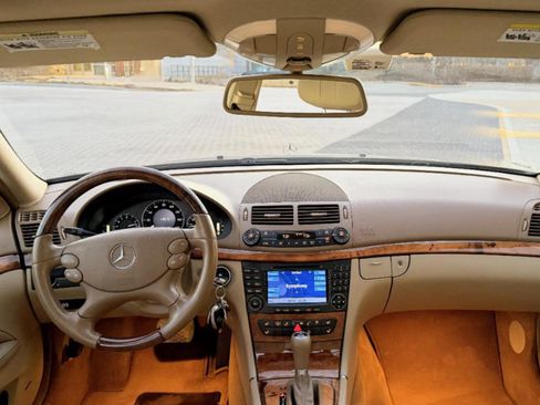 Used 2007 Mercedes-Benz E 550 4MATIC Sedan image 16