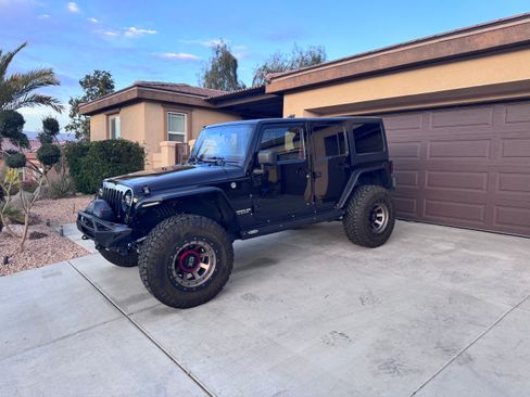 Used 2012 Jeep Wrangler Unlimited Sport AWD/4WD image 2