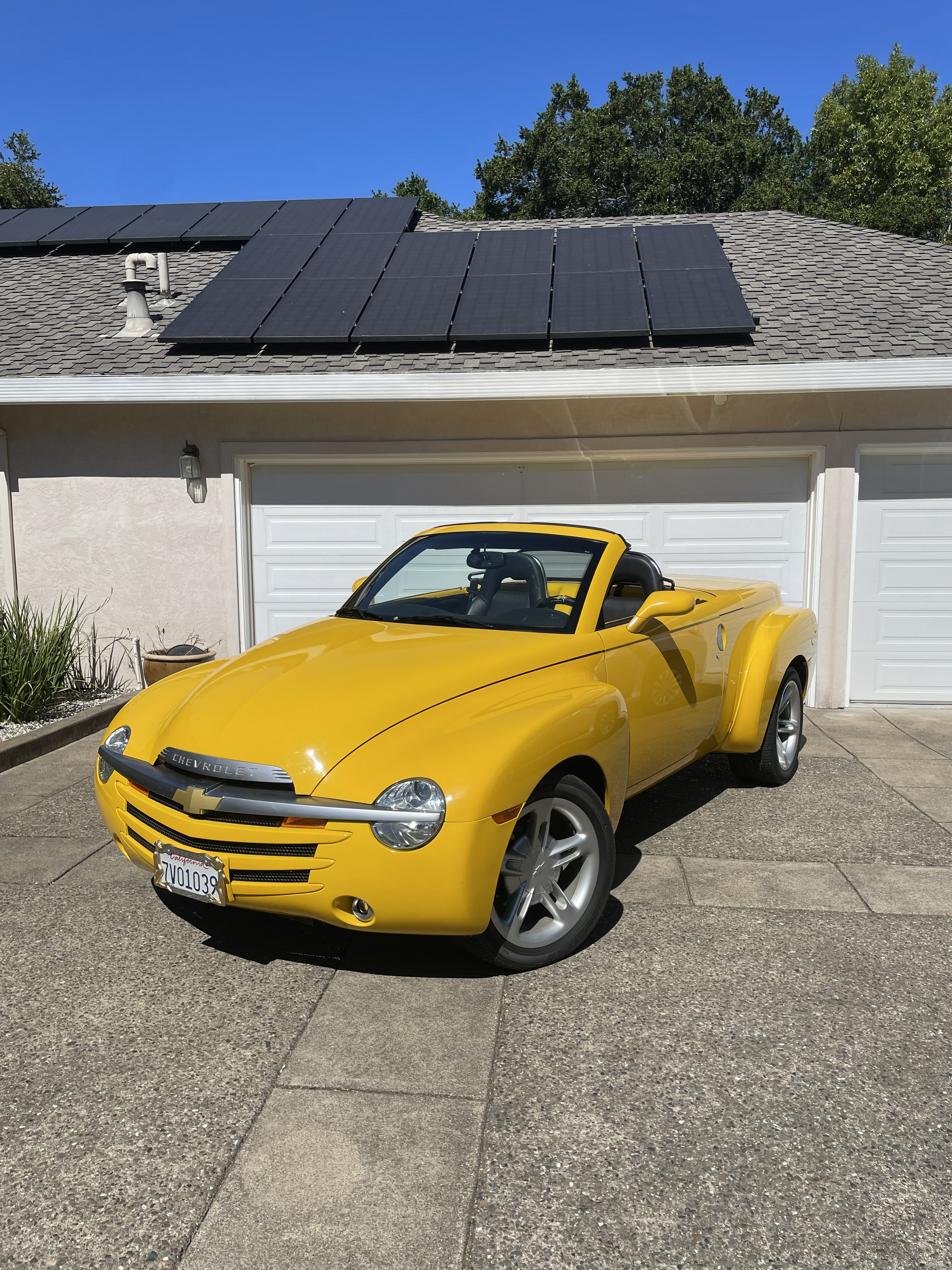 Used 2005 Chevrolet SSR w/ Preferred Equipment Group RWD image 2