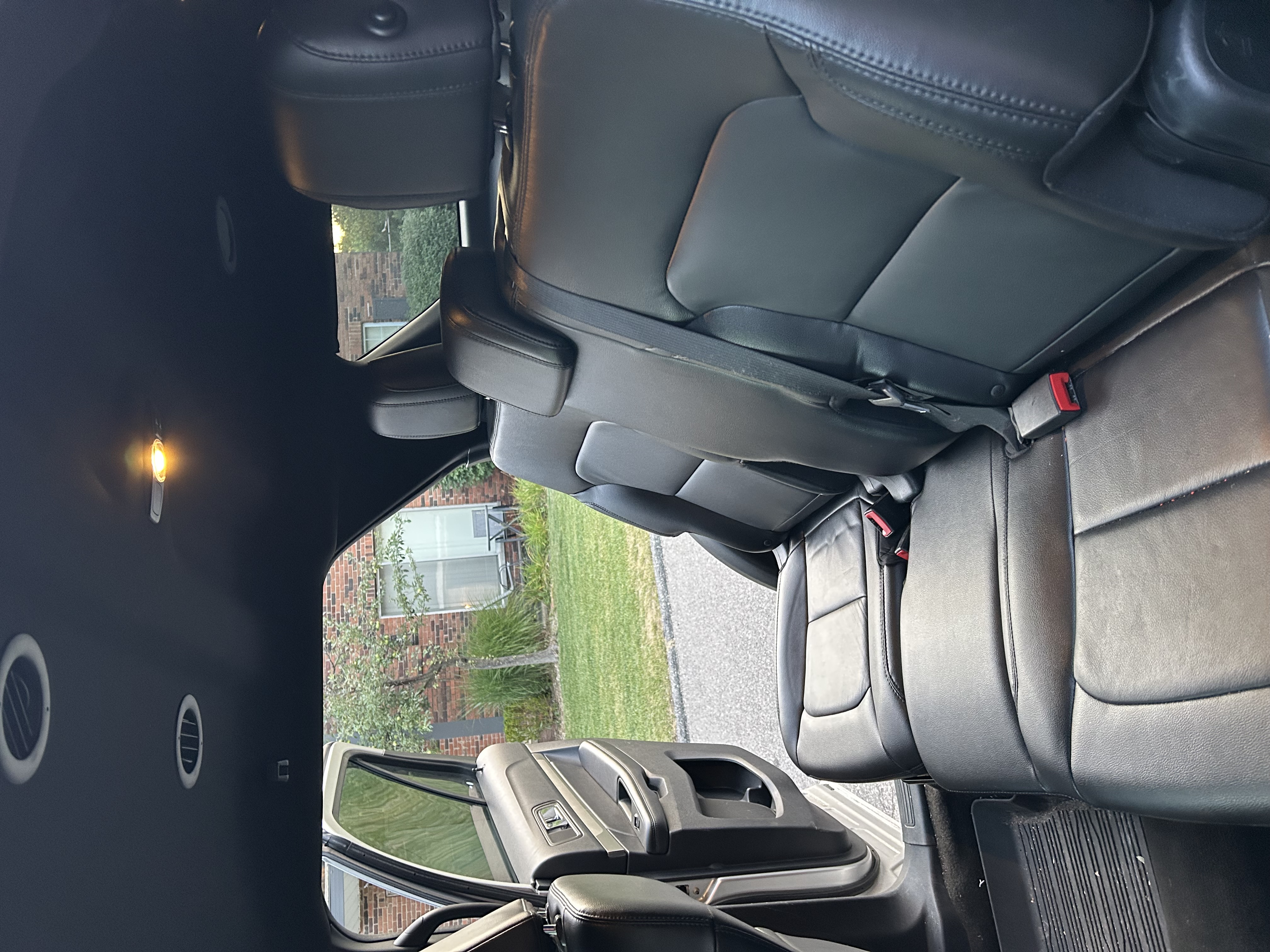 Used 2018 Ford Explorer XLT w/ Equipment Group 202A AWD/4WD image 11