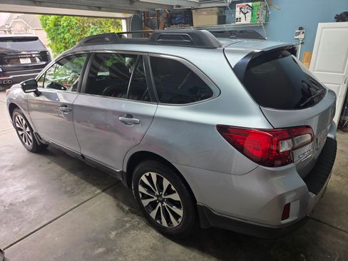 Used 2015 Subaru Outback 2.5i Limited AWD/4WD image 4