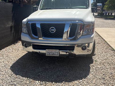 Used 2016 Nissan NV 3500 SL RWD image 11