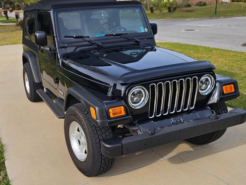 Used 2005 Jeep Wrangler Unlimited w/ Security Group image 5