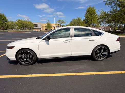 Used 2024 Honda Accord Sport image 4