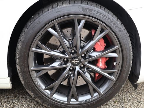 Used 2017 Maserati Quattroporte GTS GranSport image 12