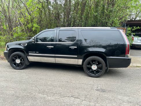Used 2011 Cadillac Escalade ESV Premium AWD/4WD image 2