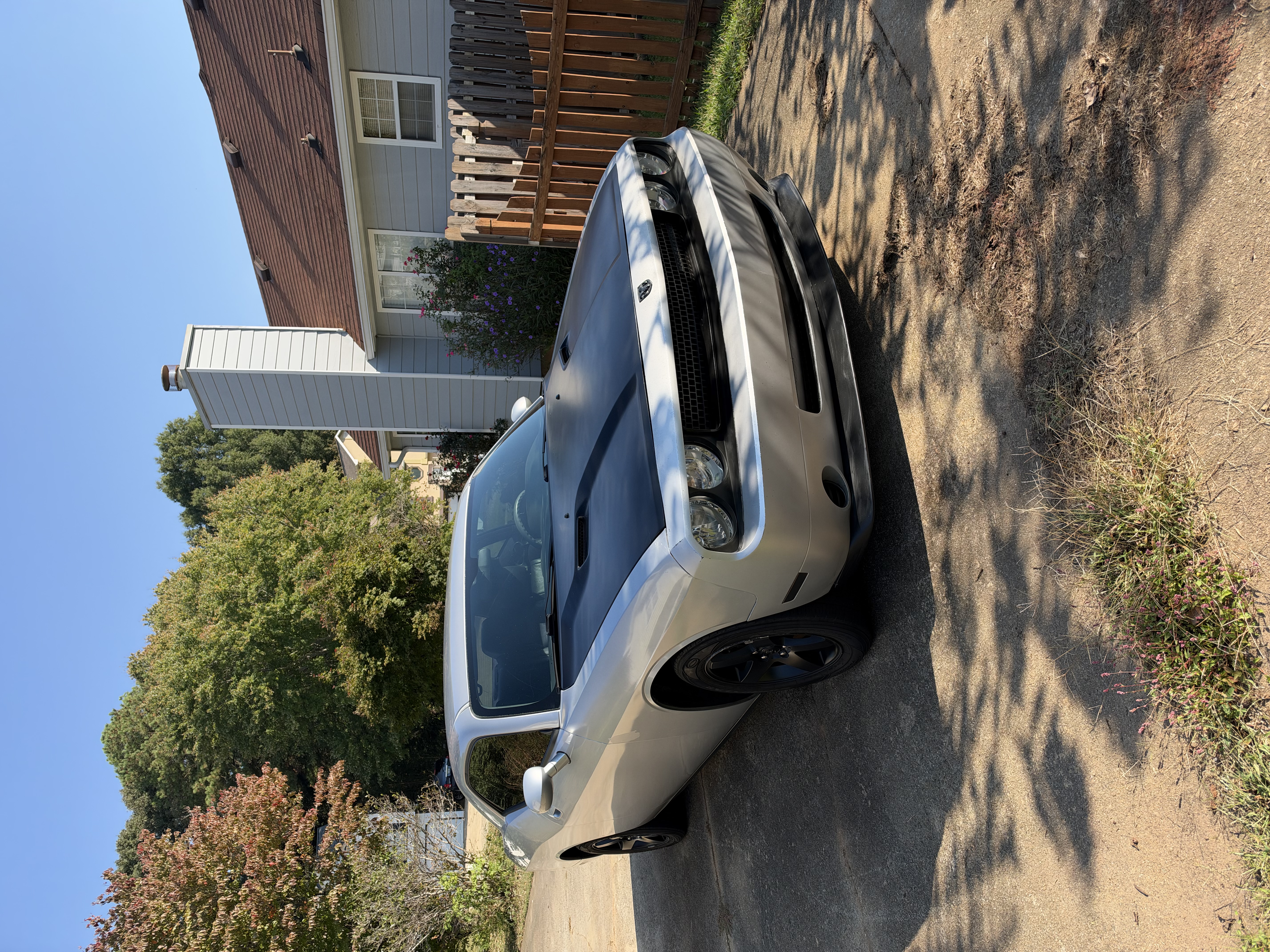 Used 2010 Dodge Challenger SE RWD image 2