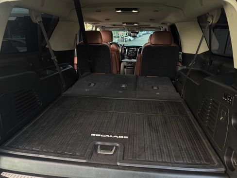Used 2016 Cadillac Escalade ESV Premium AWD/4WD image 14