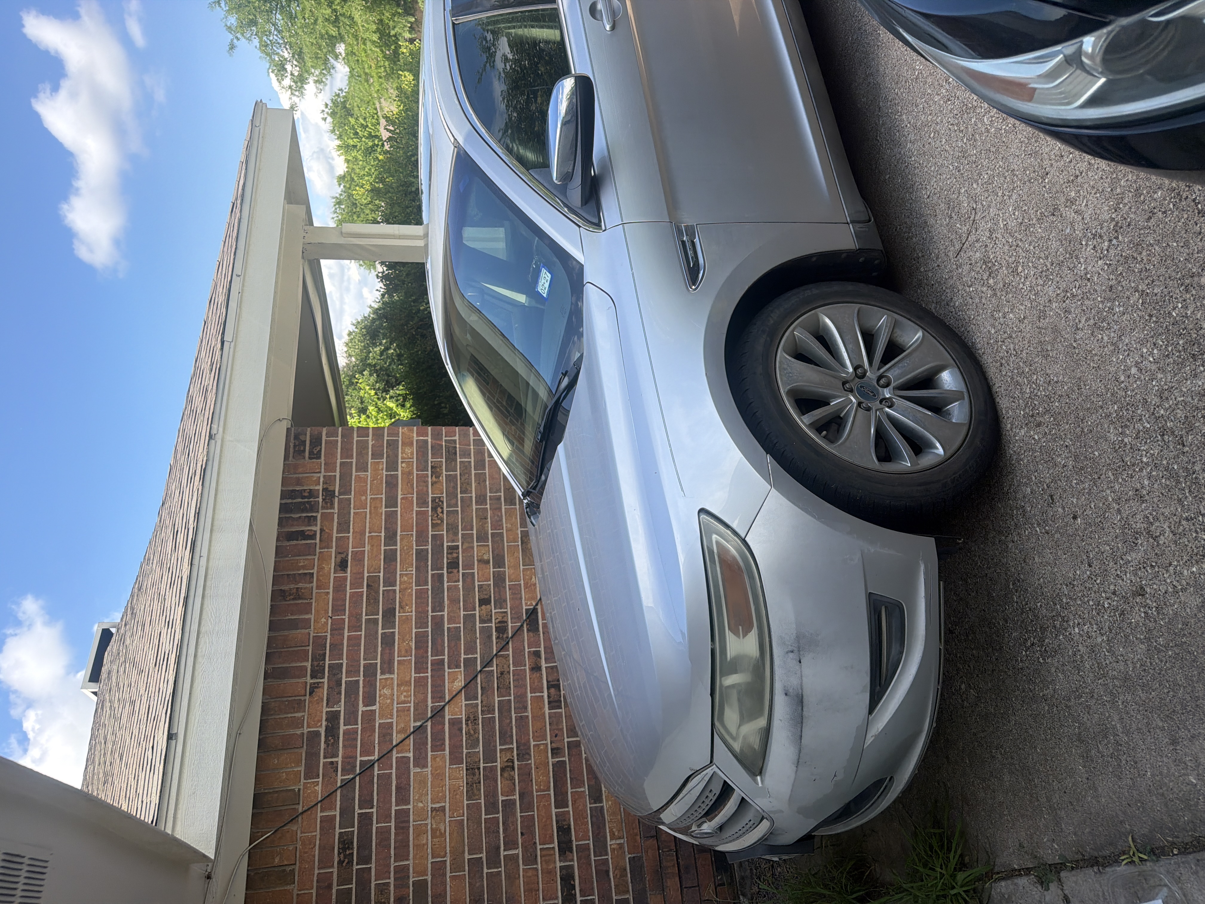 Used 2010 Ford Taurus Limited FWD image 4