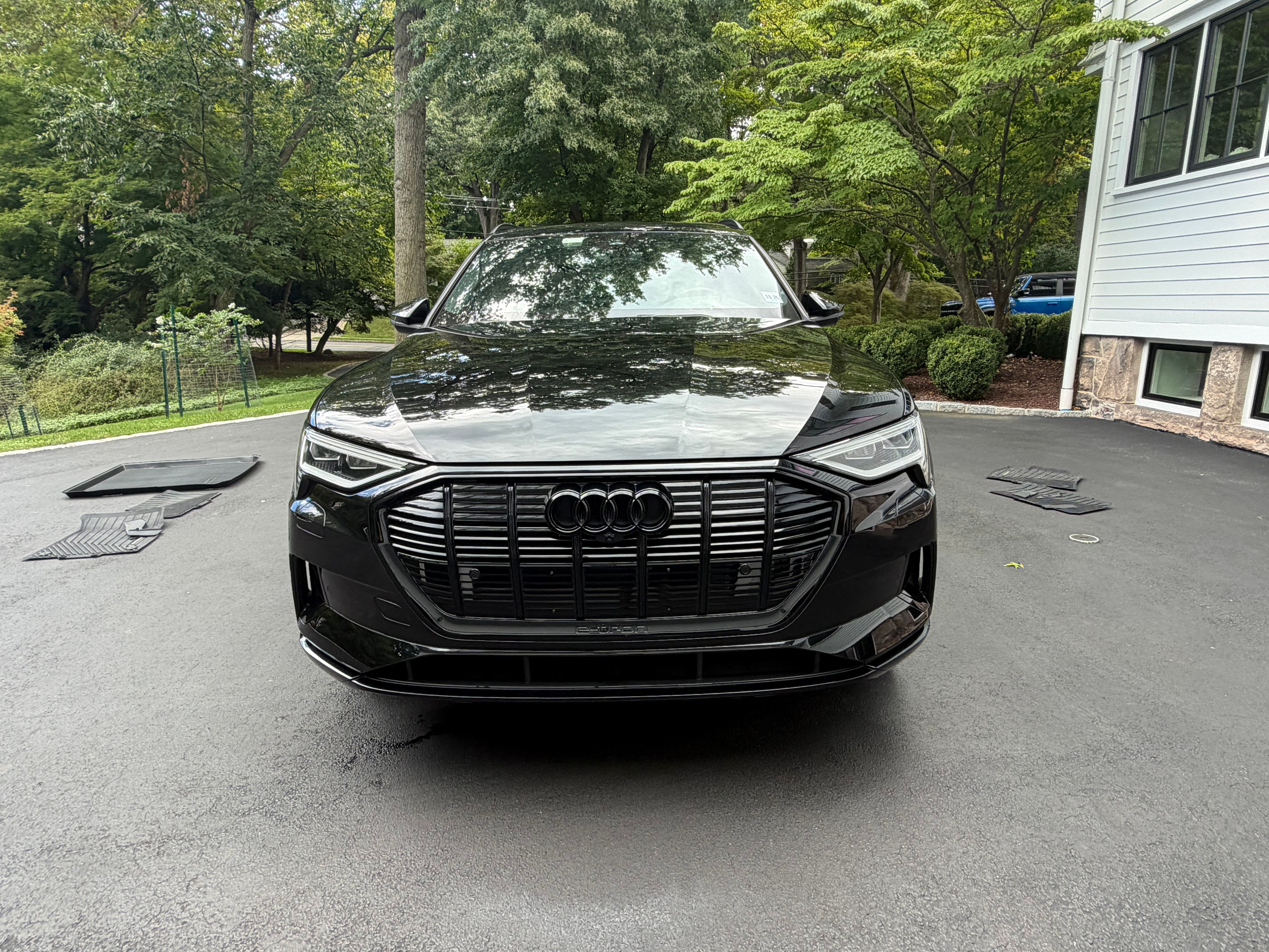 Used 2022 Audi e-tron Premium Plus w/ Premium Plus Package AWD/4WD image 6