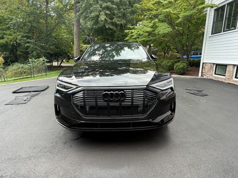 Used 2022 Audi e-tron Premium Plus w/ Premium Plus Package AWD/4WD image 6