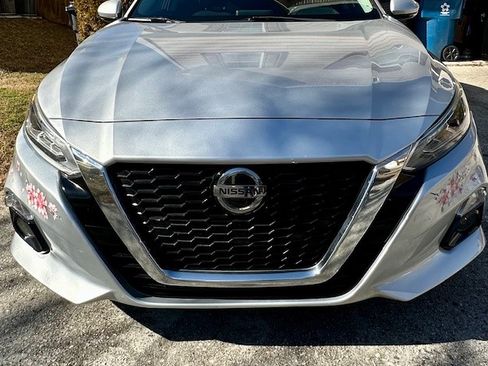 Used 2020 Nissan Altima 2.5 SV image 1