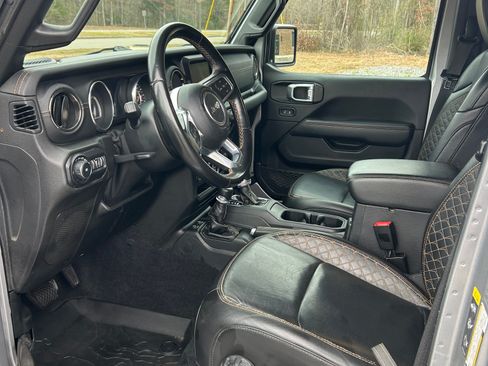 Used 2020 Jeep Wrangler Unlimited Sahara image 10