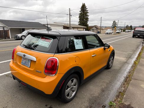 Used 2015 MINI Cooper 2-Door Hardtop image 2
