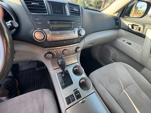 Used 2011 Toyota Highlander 2WD image 10