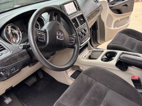 Used 2014 Dodge Grand Caravan SXT image 12