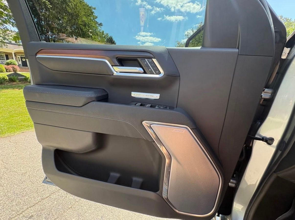 Used 2025 GMC Sierra 1500 Denali AWD/4WD image 12