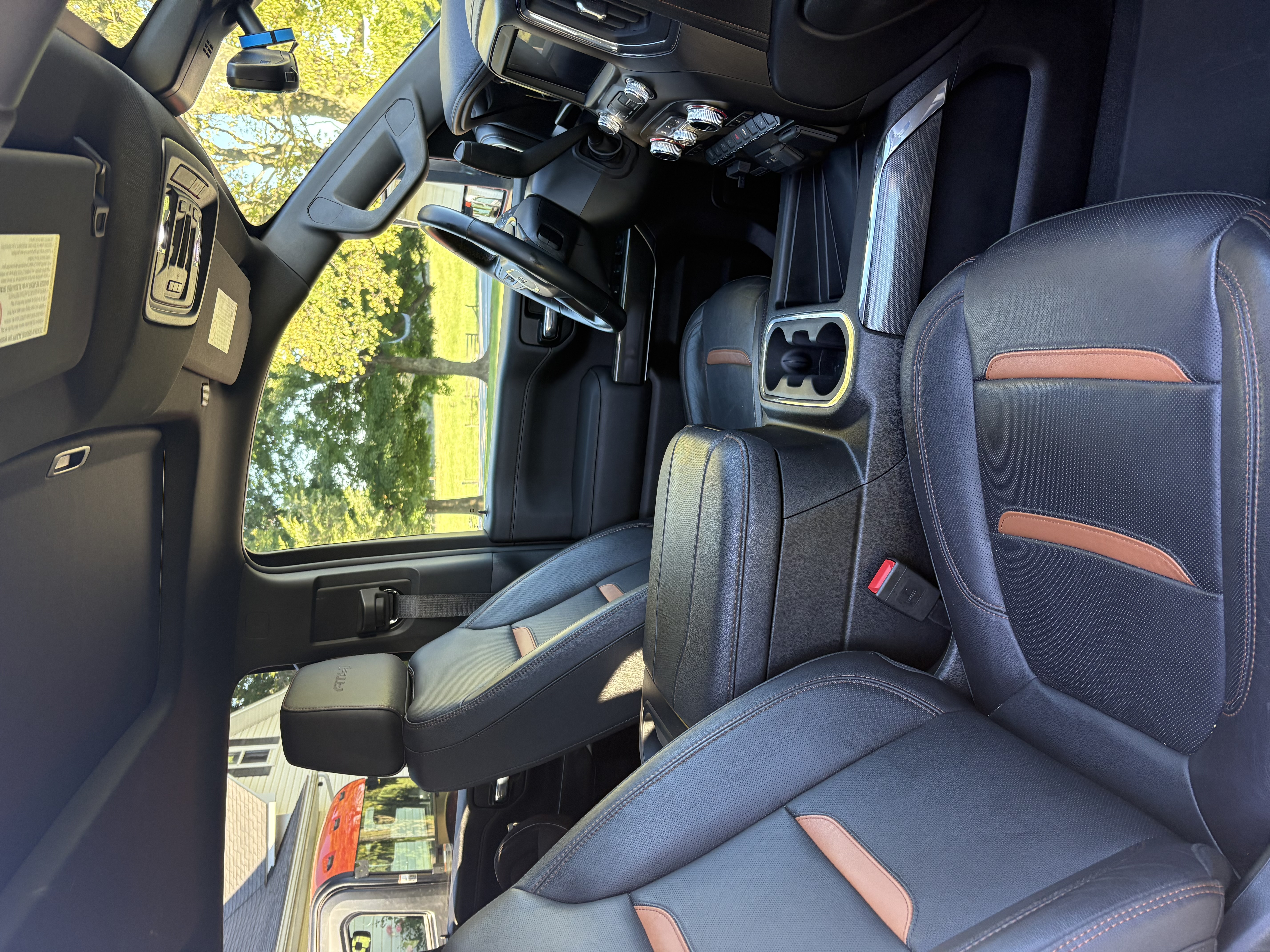 Used 2023 GMC Sierra 3500 AT4 w/ AT4 Premium Plus Package AWD/4WD image 4