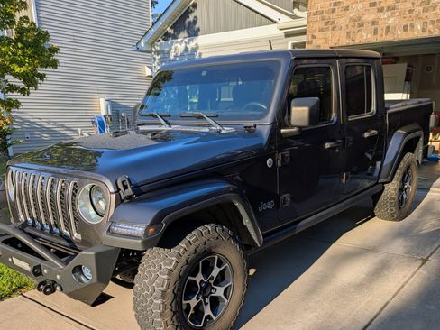 Used 2021 Jeep Gladiator Overland image 4