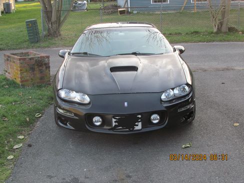 Used 2000 Chevrolet Camaro Z28 w/ SS Performance/Appearance Pkg image 4