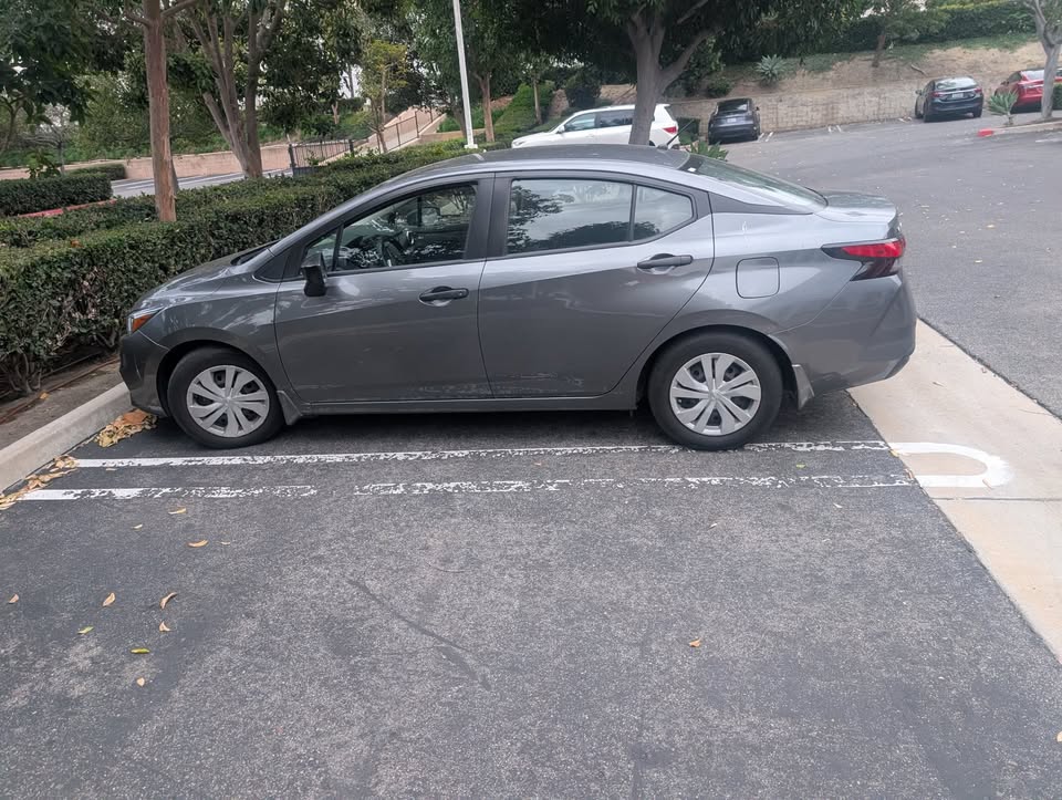 Used 2022 Nissan Versa S w/ Trunk Package FWD image 1
