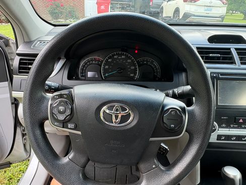 Used 2012 Toyota Camry LE FWD image 24