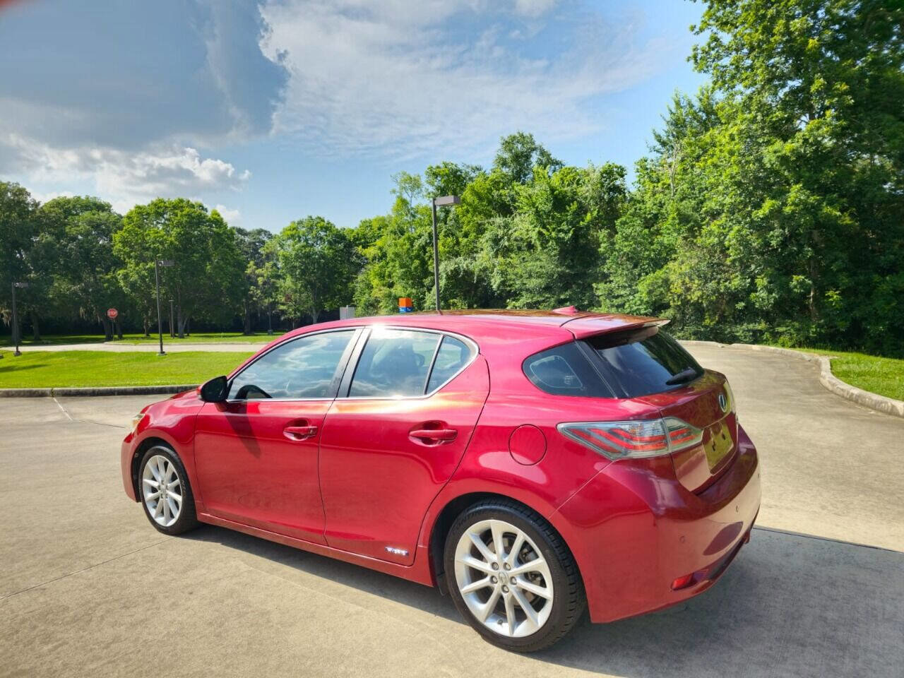 Used 2013 Lexus CT 200h w/ Leather Pkg FWD image 4