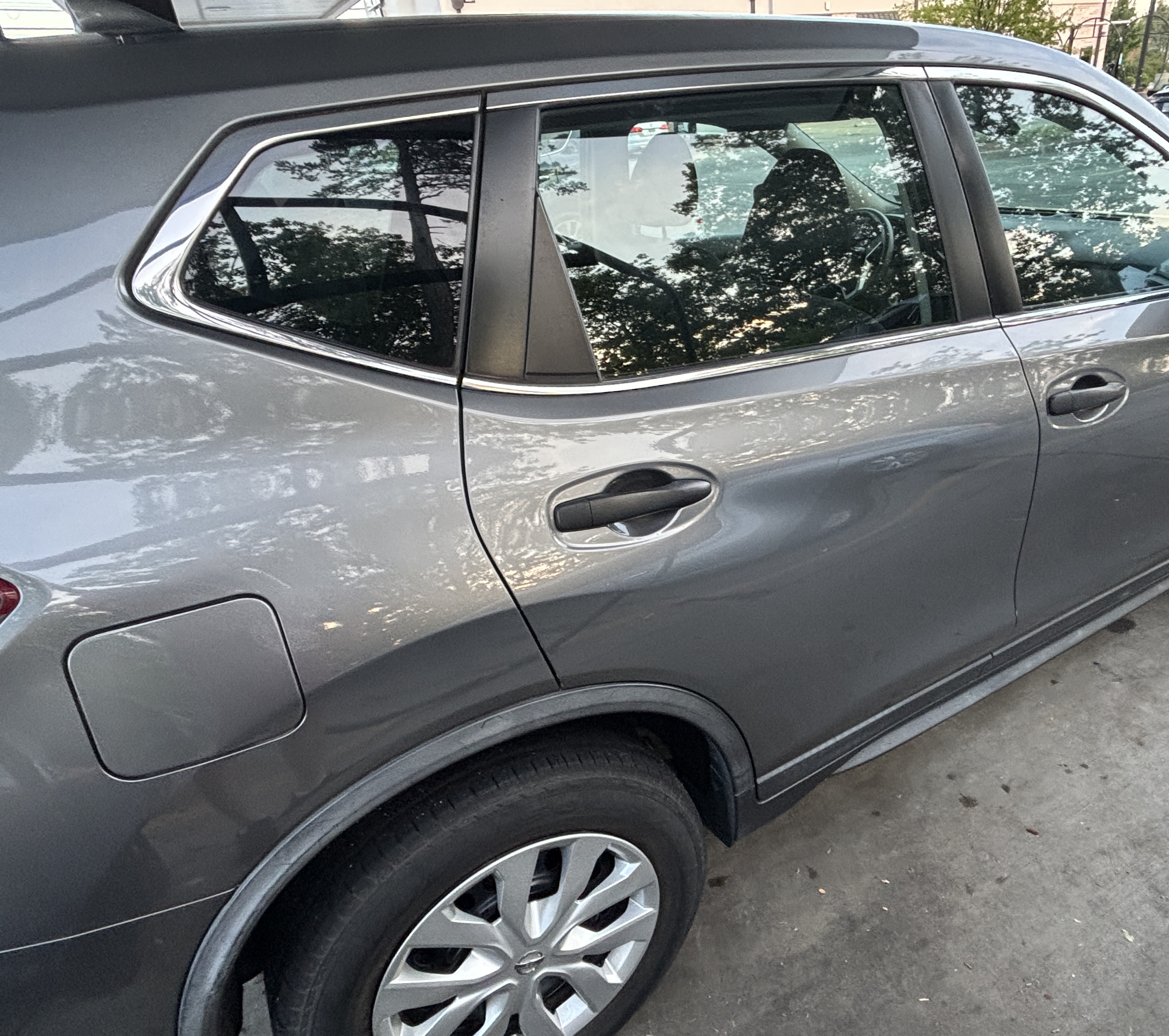 Used 2019 Nissan Rogue S FWD image 2