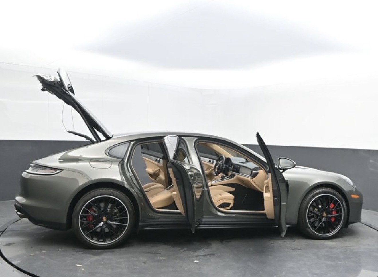 Used 2023 Porsche Panamera GTS AWD/4WD image 9