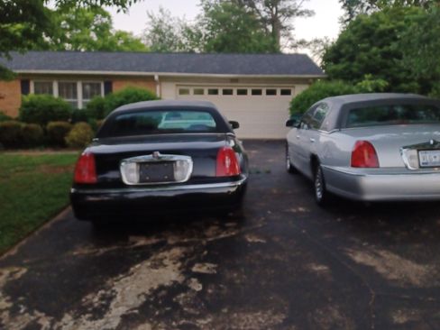 Used 1998 Lincoln Town Car Executive image 4