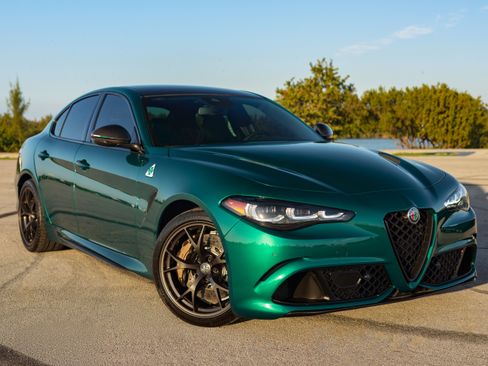 Used 2024 Alfa Romeo Giulia Quadrifoglio image 4