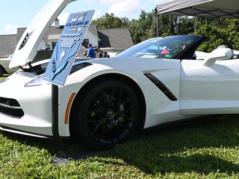 Used 2017 Chevrolet Corvette Stingray Convertible w/ 3LT Preferred Equipment Group RWD image 10