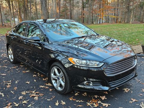 Used 2015 Ford Fusion SE w/ Equipment Group 201A image 2