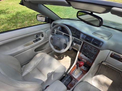 Used 2004 Volvo C70 LT image 12