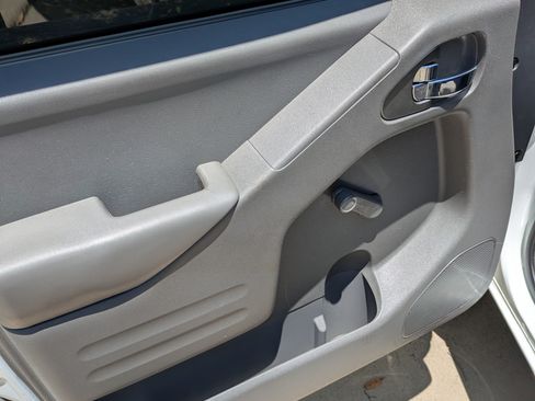 Used 2019 Nissan Frontier S image 12