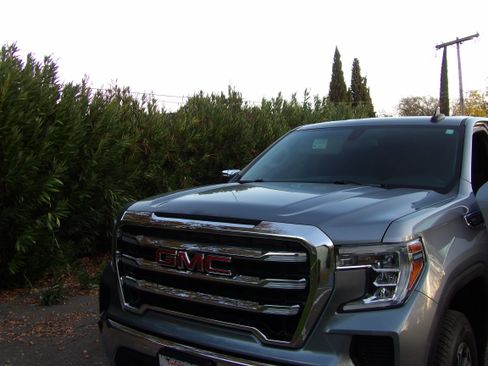 Used 2019 GMC Sierra 1500 SLE w/ SLE Value Package image 8