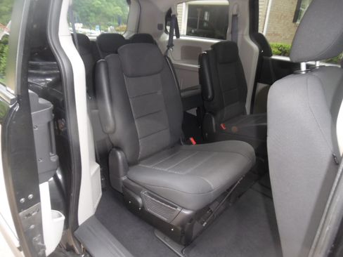 Used 2009 Dodge Grand Caravan SXT FWD image 8