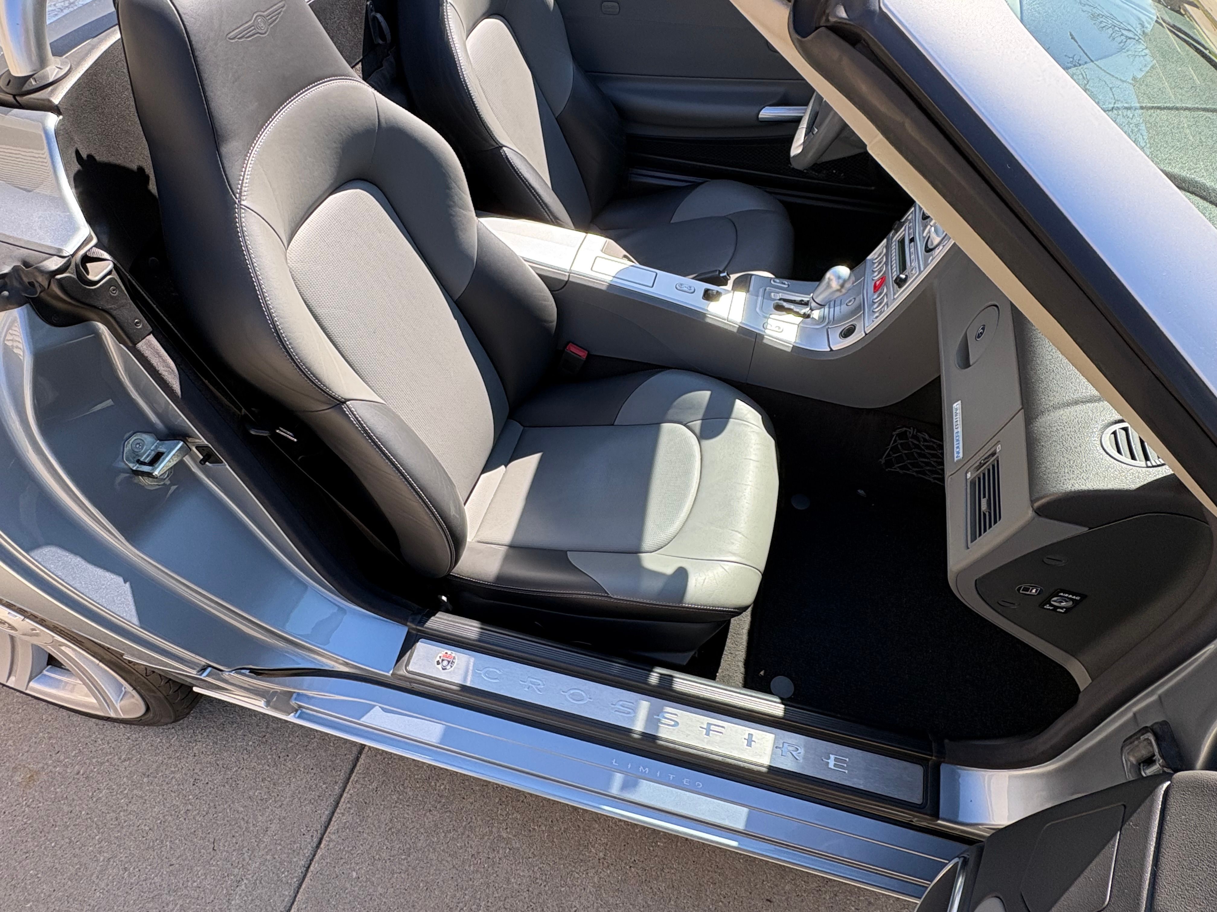 Used 2006 Chrysler Crossfire Limited RWD image 10