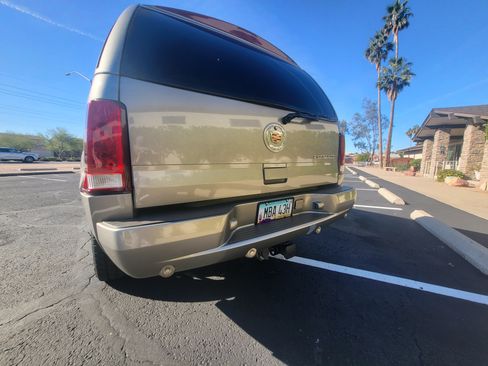 Used 2003 Cadillac Escalade AWD w/ Marketing Vehicle Package image 31