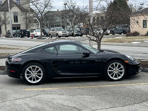 Used 2018 Porsche 718 Cayman image 2