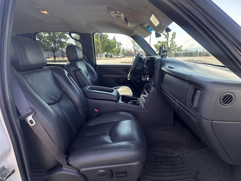 Used 2004 Chevrolet Silverado 2500 LT w/ Skid Plate Package AWD/4WD image 10