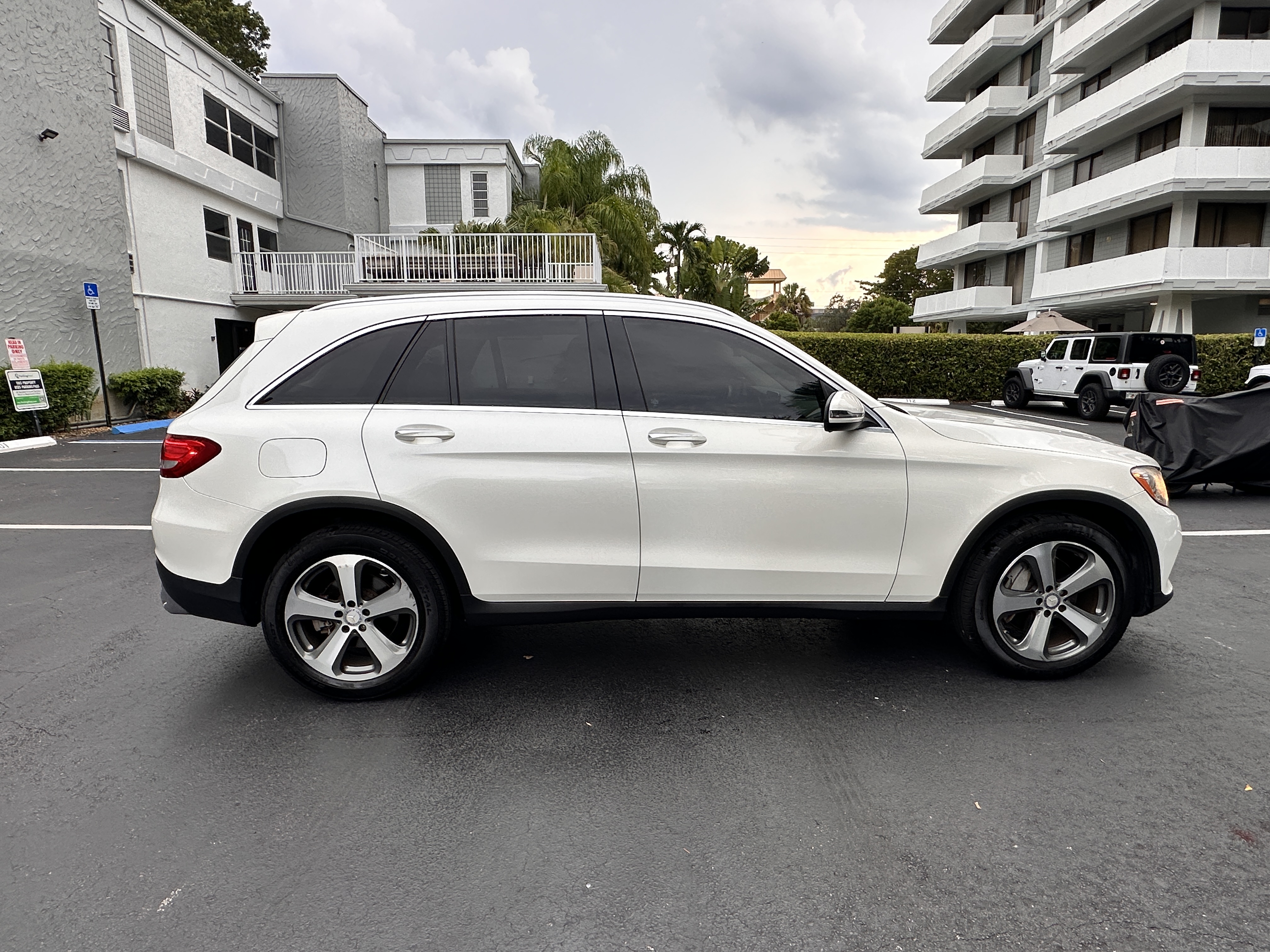 Used 2016 Mercedes-Benz GLC 300 image 2