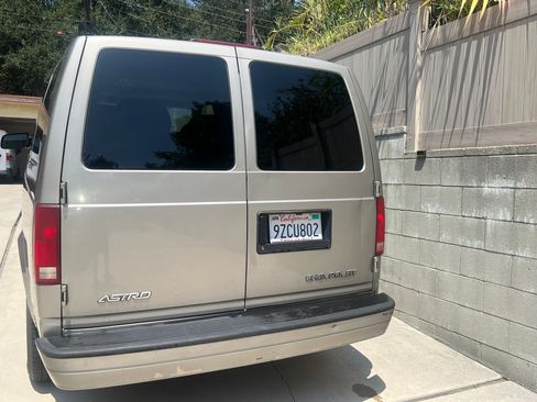 Used 2004 Chevrolet Astro RWD image 4