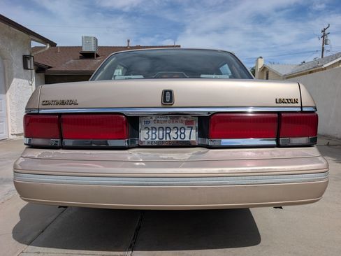 Used 1992 Lincoln Continental Signature image 9