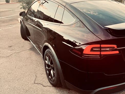 Used 2022 Tesla Model X AWD/4WD image 2