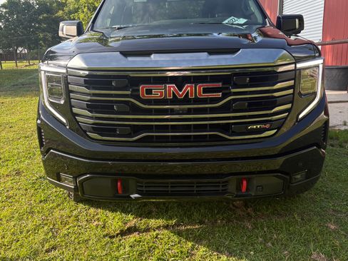 Used 2024 GMC Sierra 1500 AT4 AWD/4WD image 5