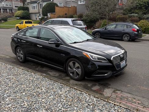 Used 2016 Hyundai Sonata Limited w/ Option Group 02 image 1