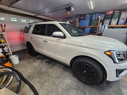 Used 2018 Ford Expedition Limited image 4